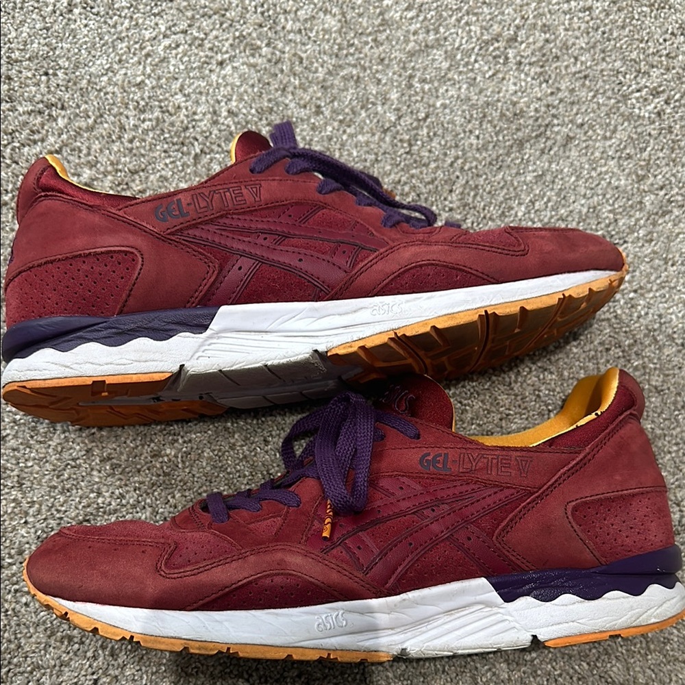 ASICS Gel-Lyte V Men's Burgundy Sneakers - Picture 2 of 8